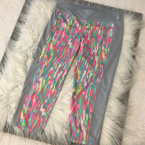 Xersion Other - Girls bright Capri leggings